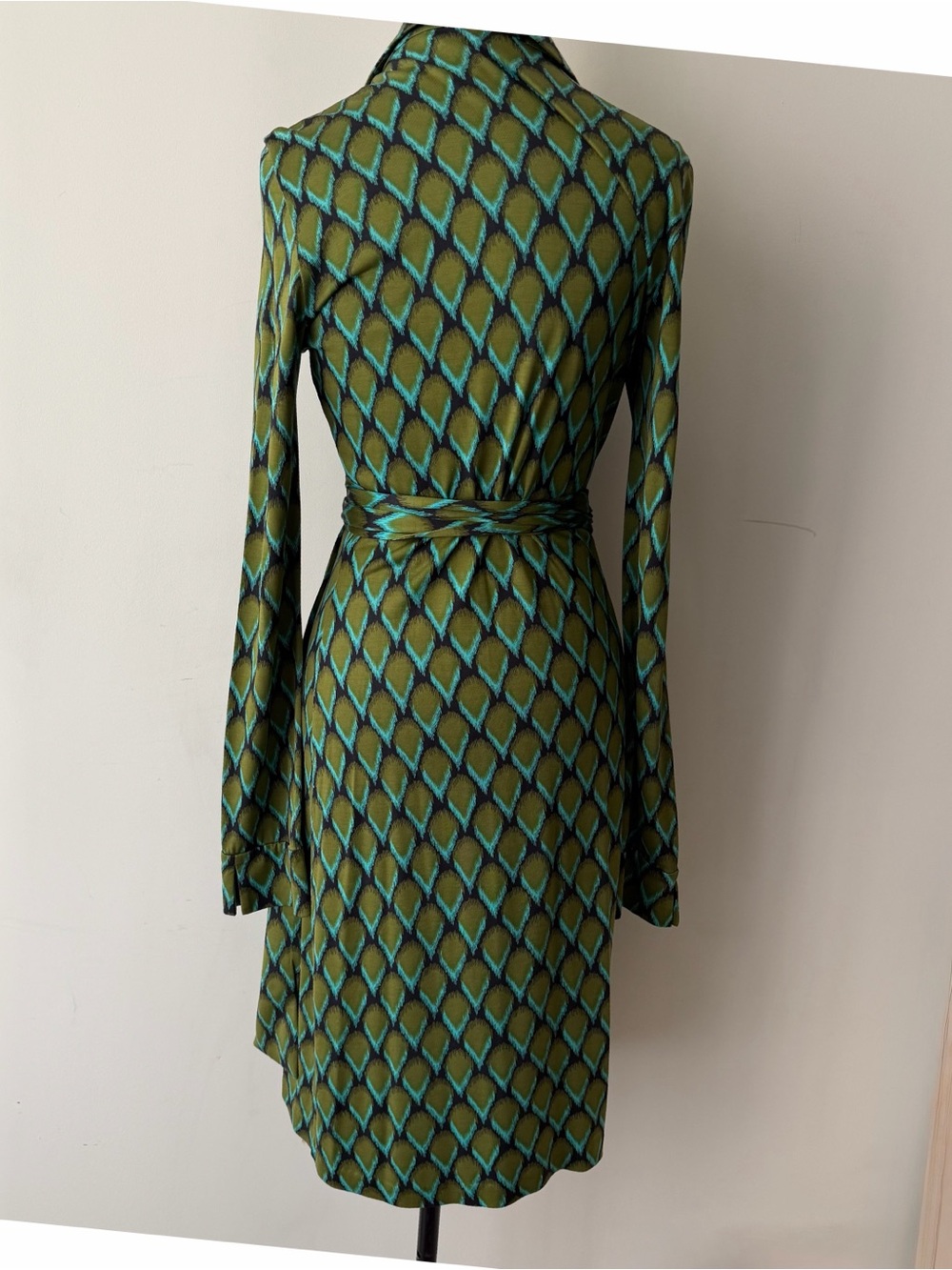 Diane von Furstenberg Silk Wrap Dress – Size 12 - Picture 2 of 8